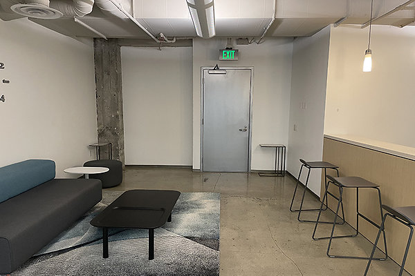 617W7th604ste0003