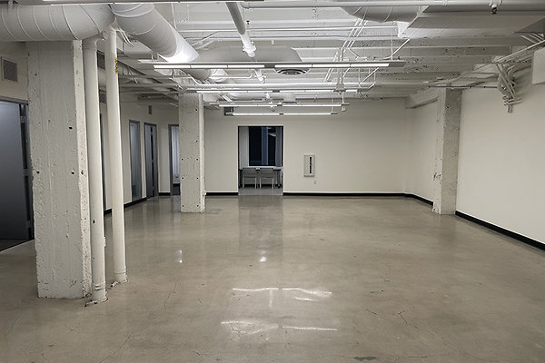 617W7th704ste0003
