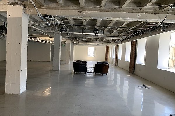 700Suite4563