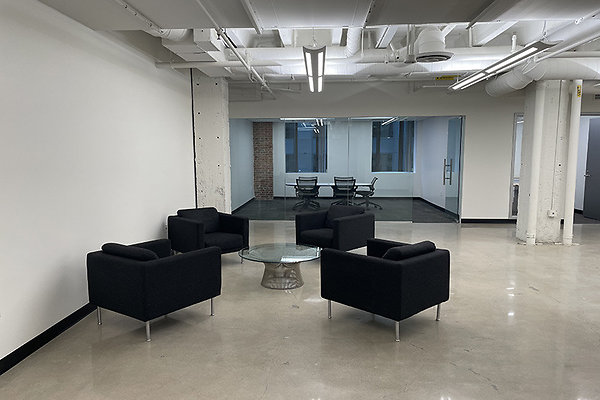 617W7th704ste0001