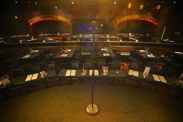 flappers-burbank-mainroom-200-seats 28497716104 o