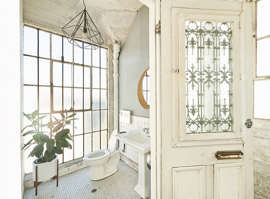 4thFloor GreyLoft 01