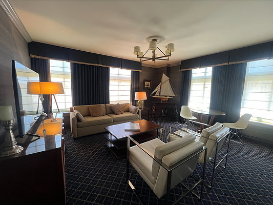 The Yacht Club Suite2